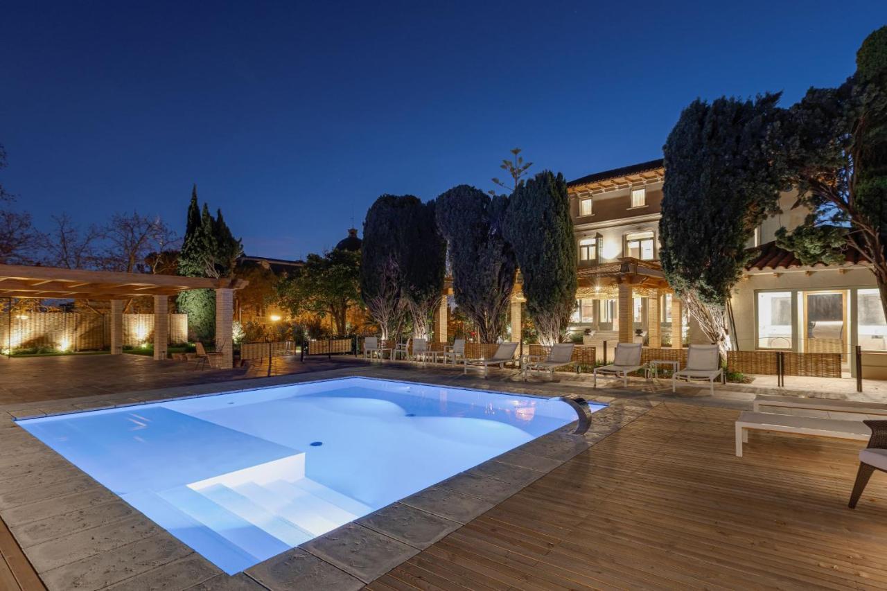Hotel Boutique Mirlo Barcelona Exterior foto The hotel's swimming pool