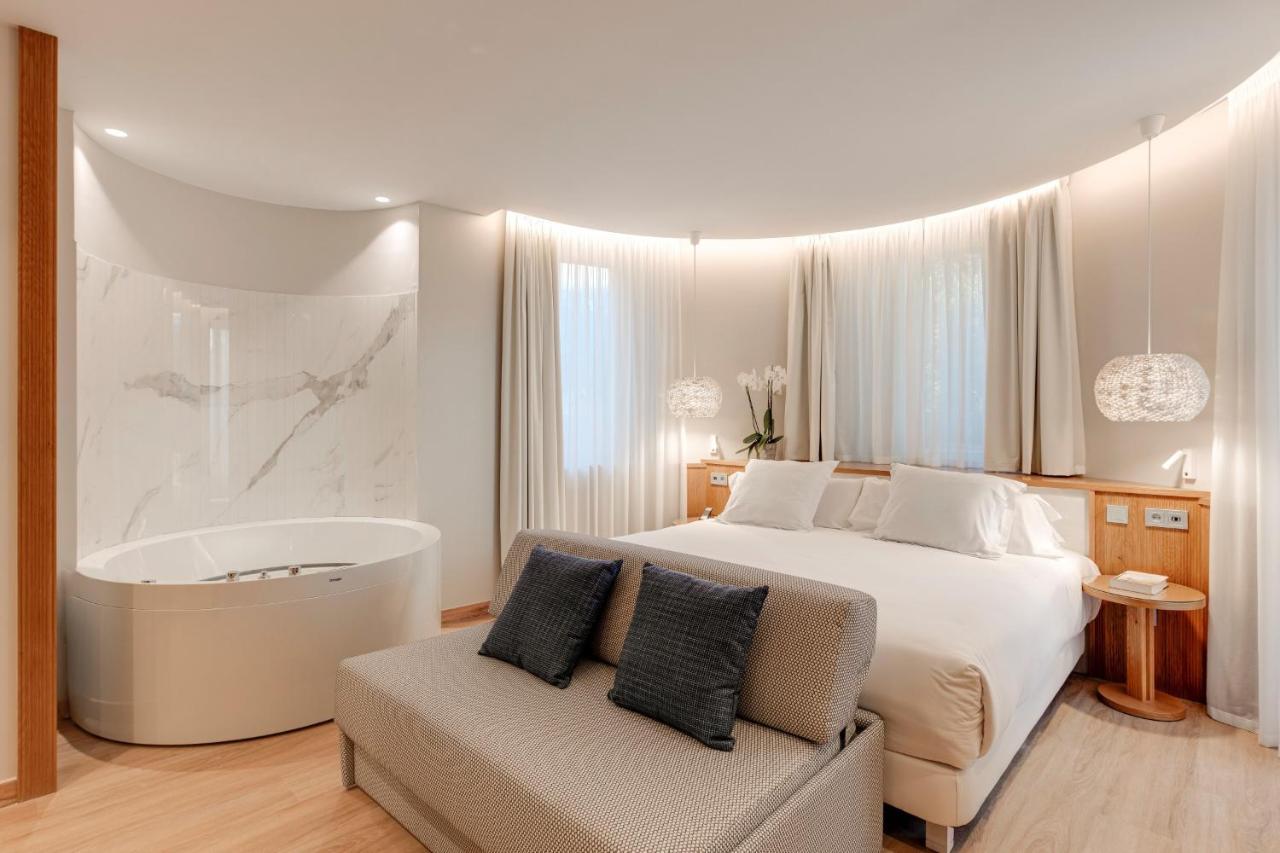Hotel Boutique Mirlo Barcelona Exterior foto A room at the hotel