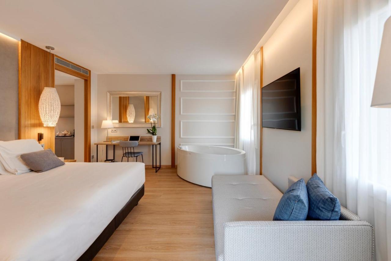 Hotel Boutique Mirlo Barcelona Exterior foto A room at the hotel